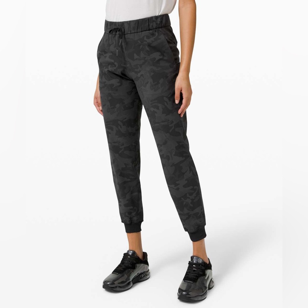Lululemon Athletica On The Fly Jogger *Luxtreme Incognito Camo Multi Grey Size 8